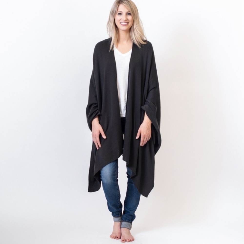 Zestt Black Women's Poncho
